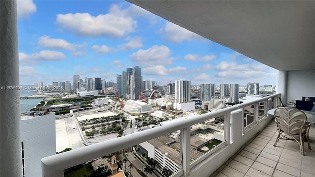 Photo - 1717 N Bayshore Dr Unidad B-4156 Rental