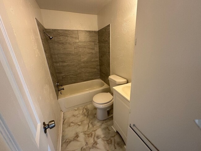 Photo - 2918 Duke St Unit B