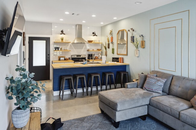 Photo - 219 W 22nd St Unidad ID1072443P