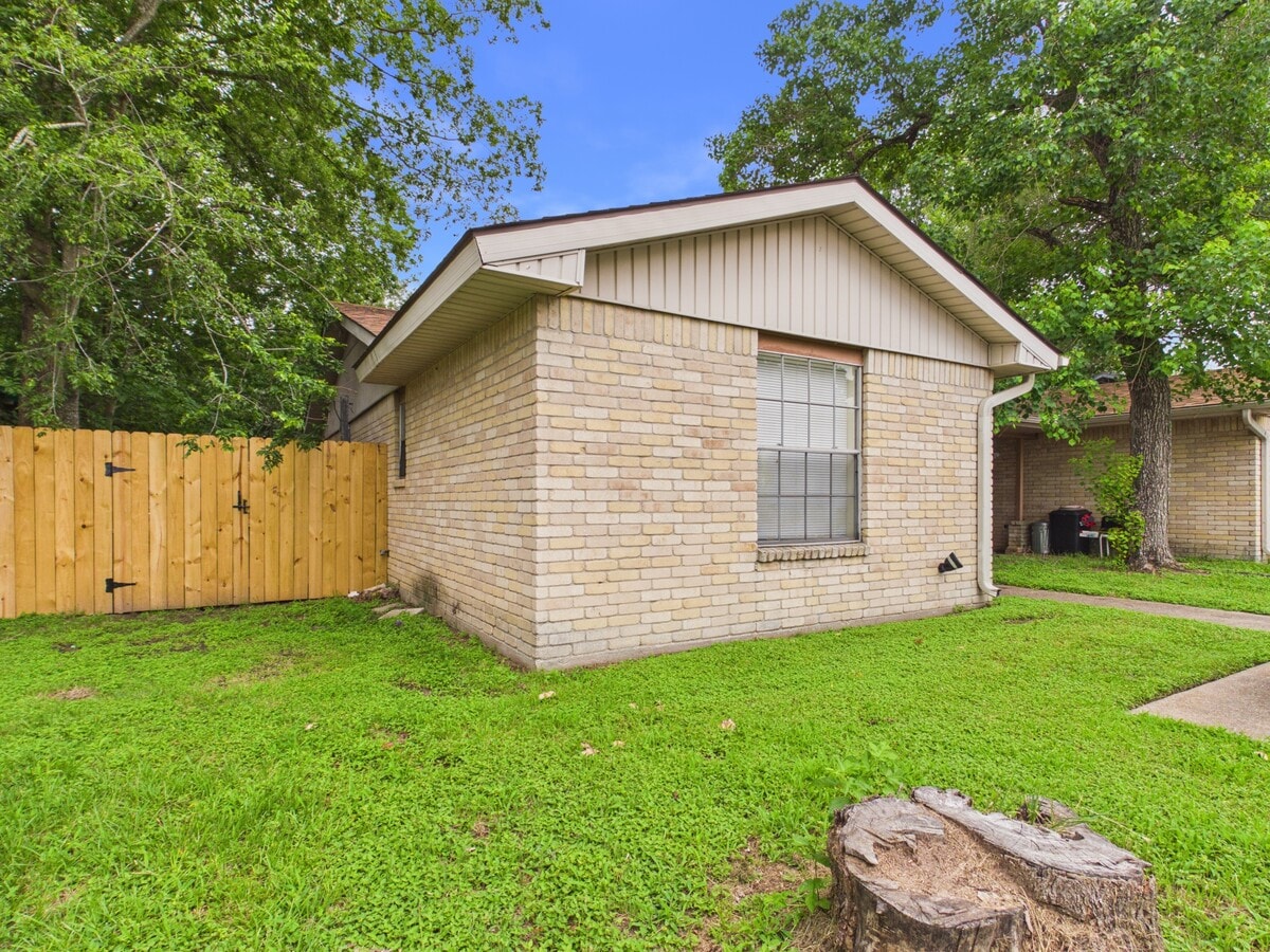 Photo - 1510 Hawk Tree Dr