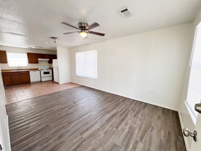 Photo - 902 Scurry St Unidad H