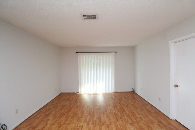 Photo - Updated 2BR/2BA Apartment Near UWF, Cordova Mall & Pensacola Airport Unit D16