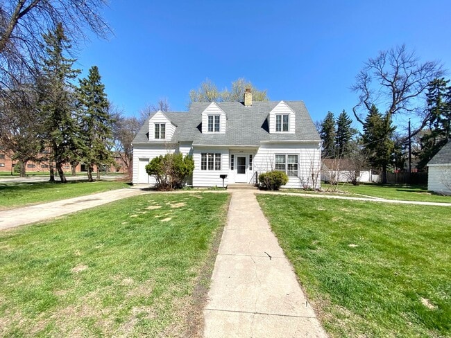 4 Bedroom House Across the Street from NDS... - 4 Bedroom House Across the Street from NDS...
