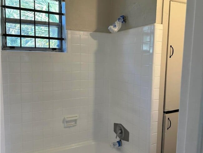 Photo - 112 W 17th St Unit 1