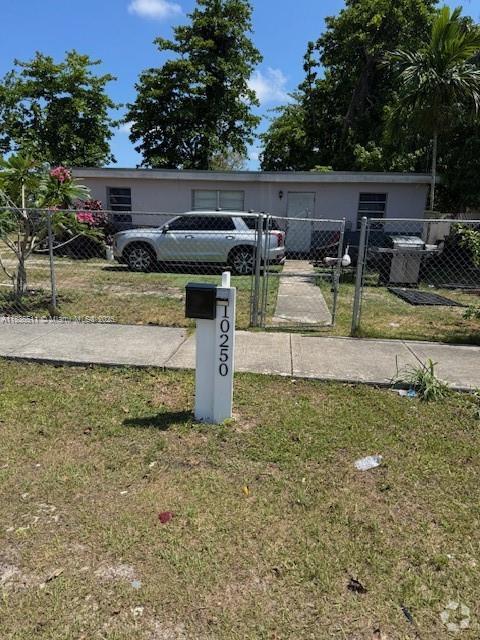 Building Photo - 10250 SW 177th St Rental