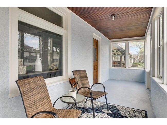 Building Photo - 144 8th Ave S Unit Main Floor