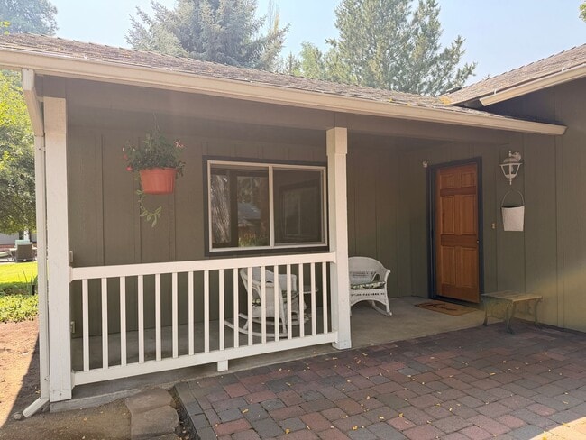 Photo - Hidden Gem in Midtown Bend – Utilities Included!