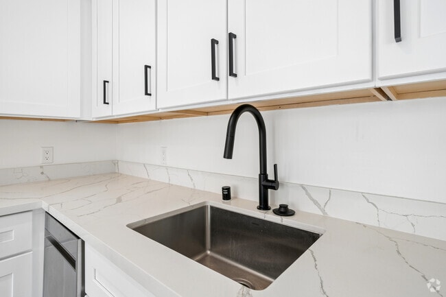 2BR, 1BA - 448SF - Kitchen