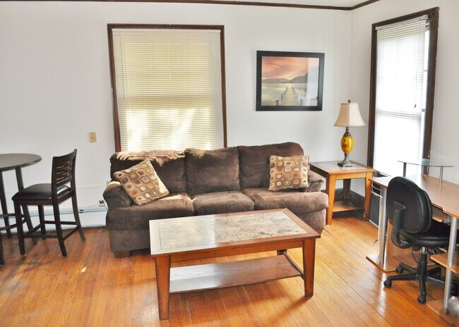 102 Highland Pl