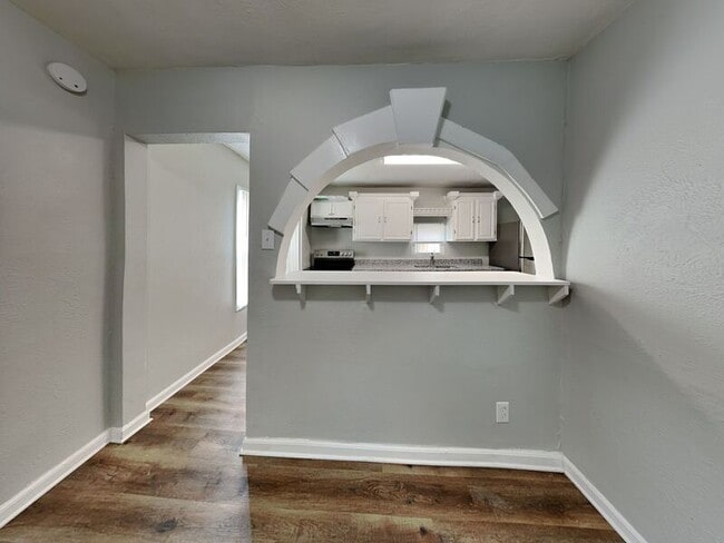 Photo - 2547 Wilton Ave