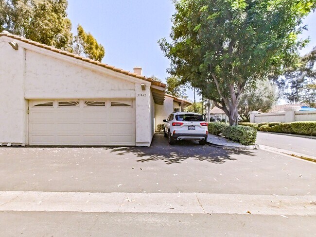 Charming 2-Bedroom Single-Story Furnished ... - Charming 2-Bedroom Single-Story Furnished ... Casa
