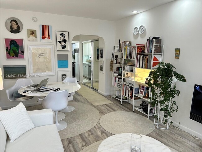 Photo - 717 Española Wy Unidad 210