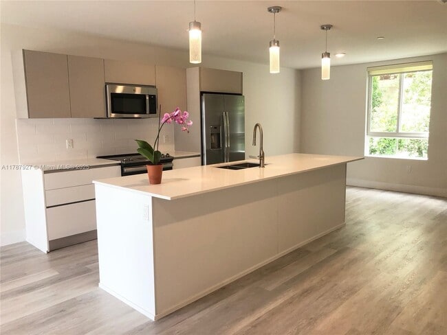 Photo - 2561 NE 193rd St