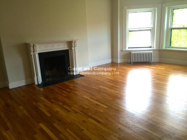 Photo - 475 Beacon St Unidad 3F Rental