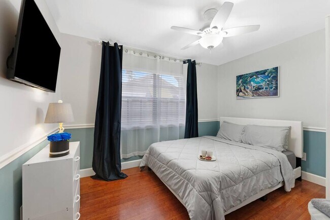 Photo - 166 Old Country Rd S