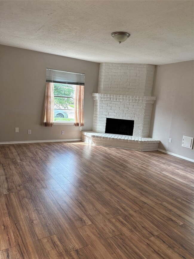 Photo - 927 Three Forks Dr