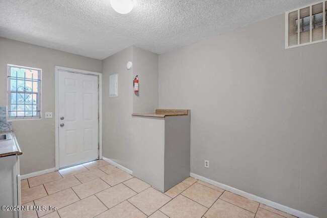 Photo - 402 E 27th St