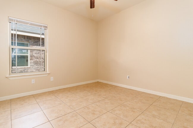 Photo - 2710 E Garfield Ave Unit 2