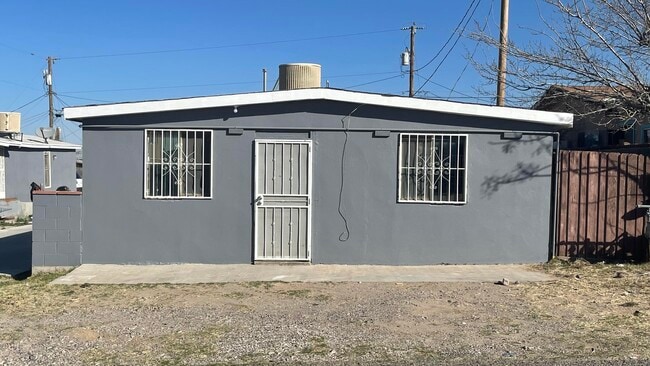 Building Photo - 605 Meadow Rd