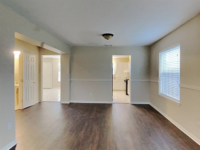 Photo - 4135 President's Dr S