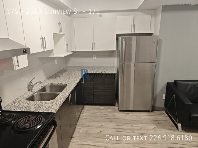 Building Photo - 258A-258A Sunview St