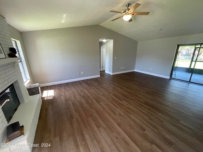 Photo - 1270 Gustrow Ave NW