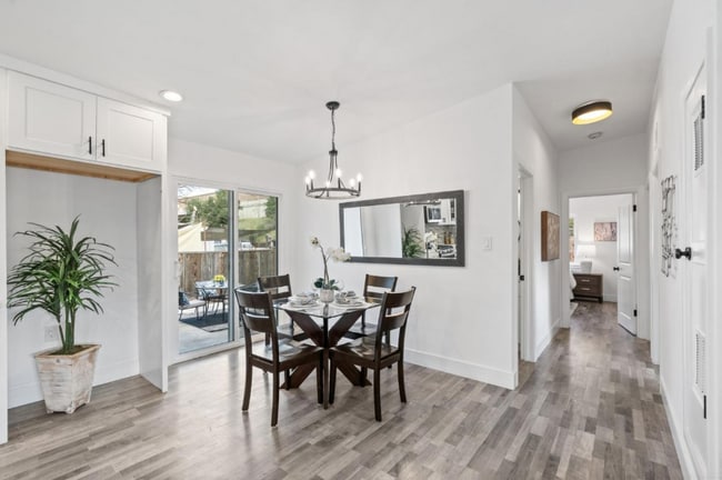 Photo - 1544 Cross Way