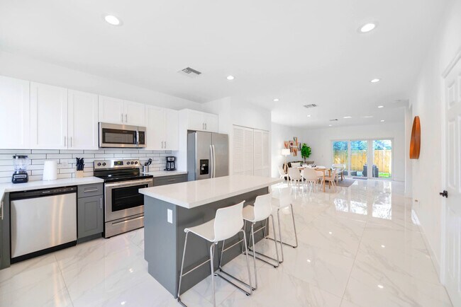 1175 NW 26th St Unit SI FL1-ID1022299P