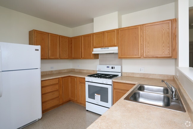 2 BR, 1BA - 872SF - Kitchen
