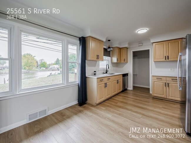 Photo - 25561 S River Rd