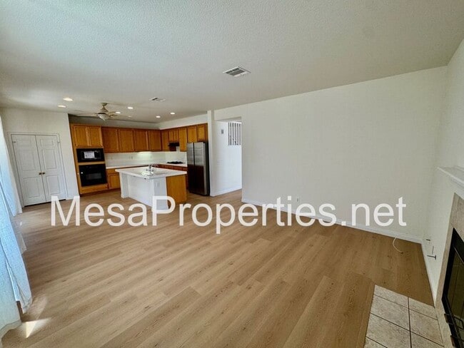 Photo - 6695 Goldy St