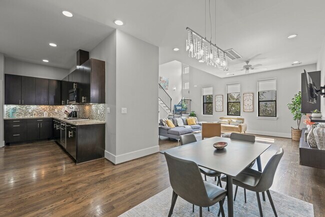 Building Photo - 2119 Hadley St