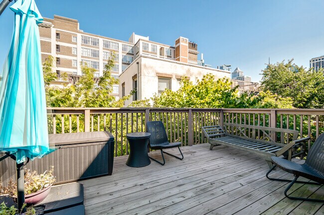 Photo - 2323 Locust St