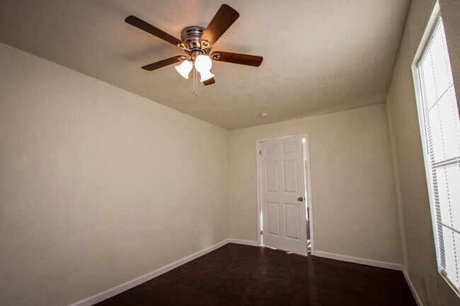 Photo - 924 St James St Unit 1