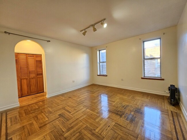 Photo - 707 W 171st St Apartamento Unidad 4D