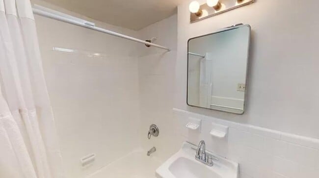 383 Grand St Unit 404