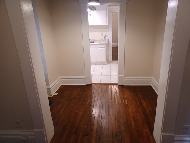 Photo - 123 W 1st Ave Unidad A