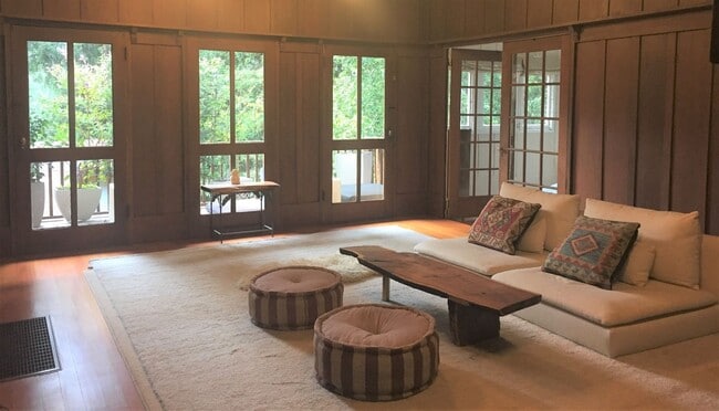 Classic Mill Valley 3 Bedroom Home - Classic Mill Valley 3 Bedroom Home