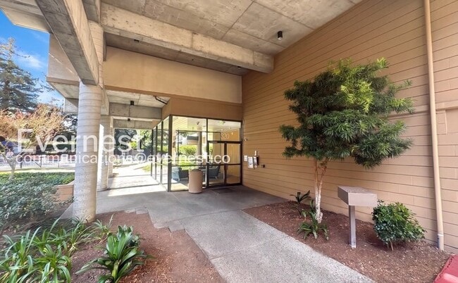 Photo - 320 N Civic Dr Unidad APT 102