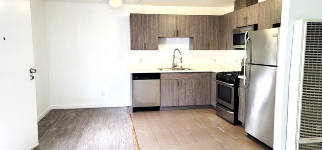 Photo - 4906 Rosewood Ave Unidad 103