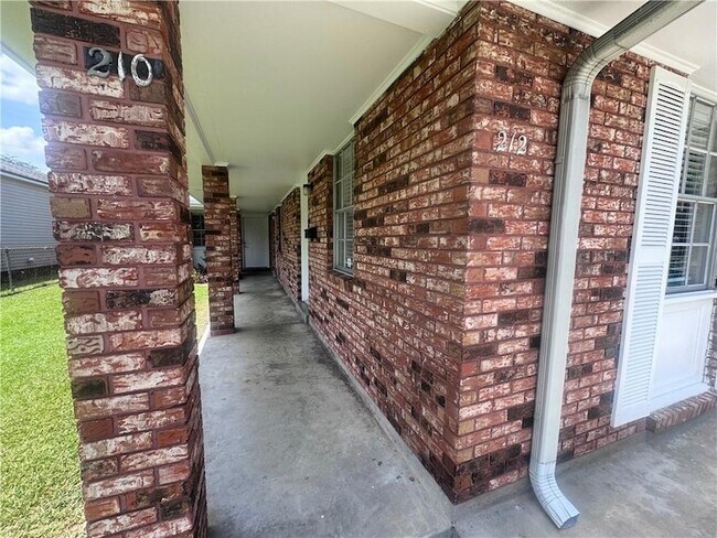 Photo - 210 Transcontinental Dr