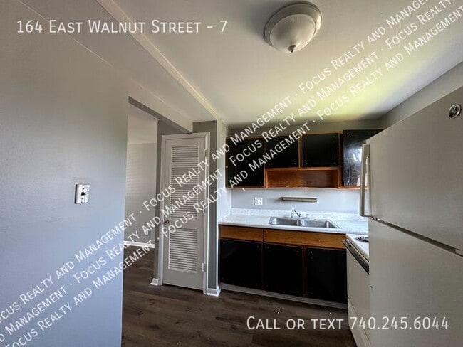 Photo - 164 E Walnut St Unit 7