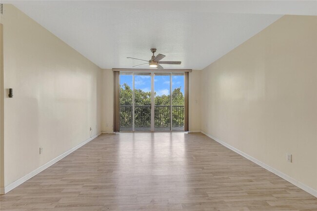 Photo - 529 E Sheridan St Unit 3081