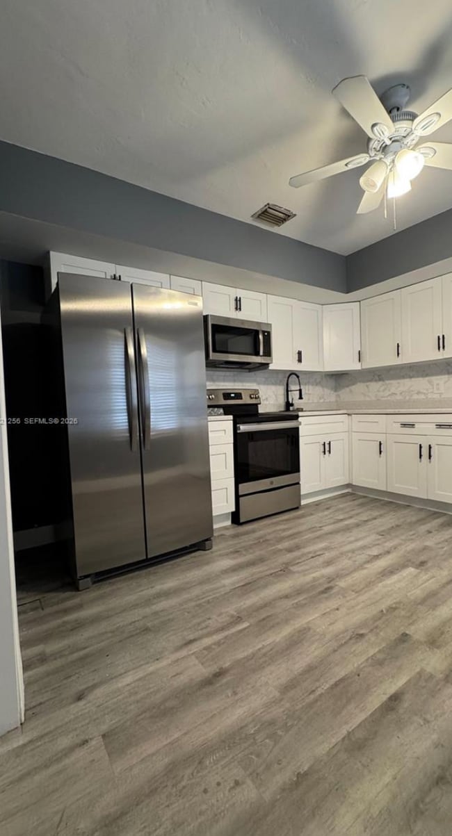 Building Photo - 820 SE 12th Ct Unit 1