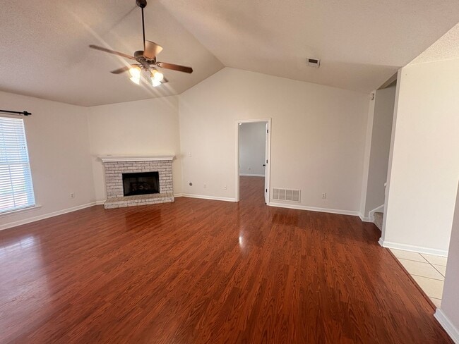 Photo - Arlington Home Ready To Be Yours! 3 Bedrooms Downstairs! Pets Are Welcome, Fees Apply!