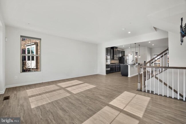 Photo - 10012 Aerospace Rd