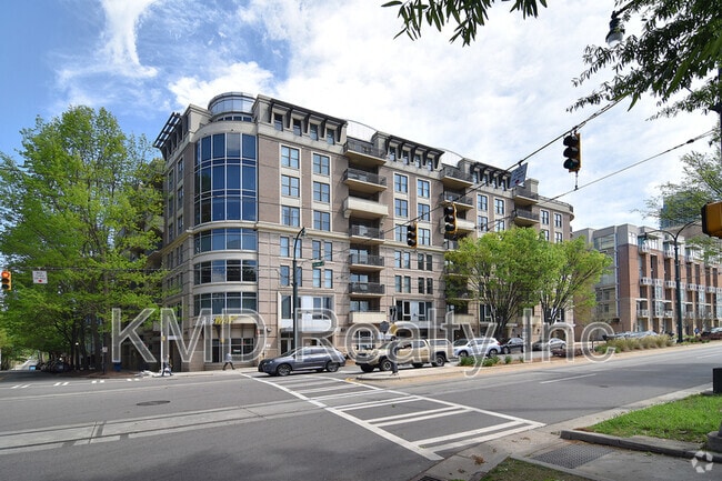 Building Photo - 718 W Trade St Unit 503 Rental