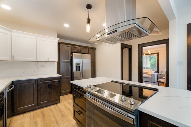 Photo - 6389 N Commercial Ave