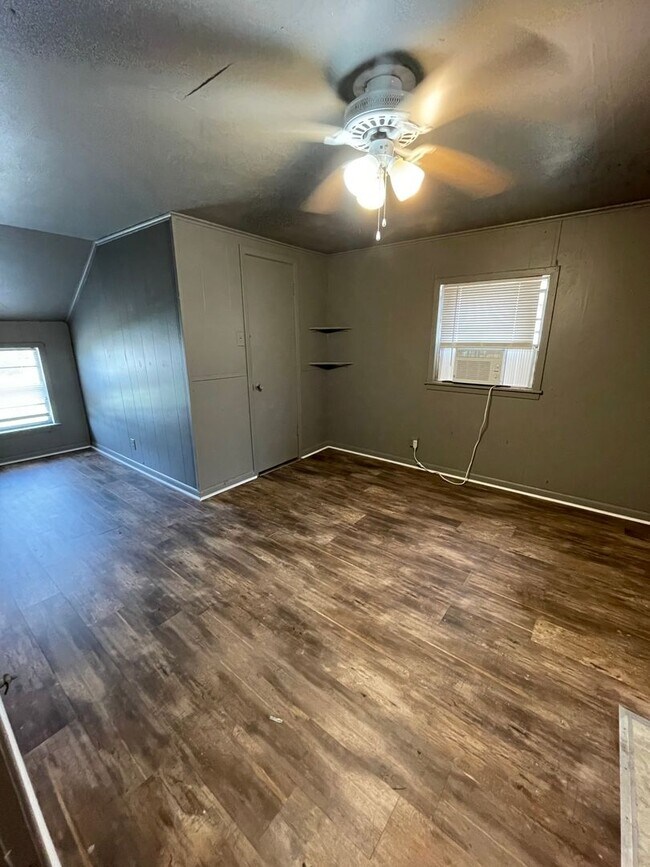 Photo - 415 W Logan St Unidad B