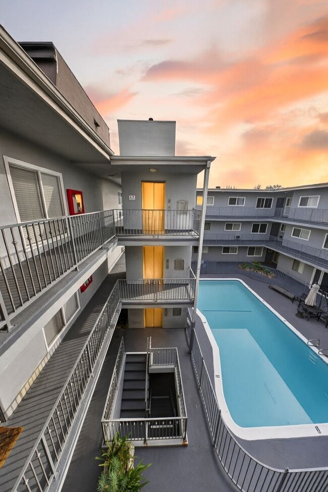 Photo - 13860 Burbank Blvd